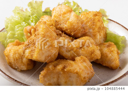 鶏胸肉の唐揚げ　カレー味 104885444