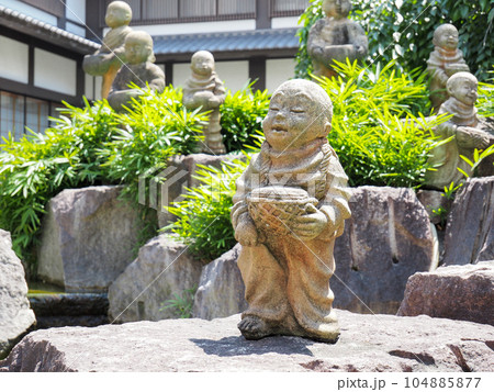 六角堂の十六羅漢像 104885877