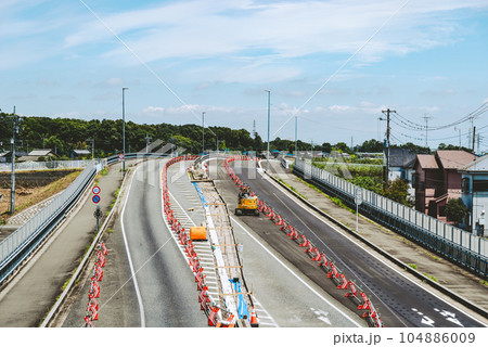 幹線道路の橋梁4車線化工事 埼玉県道27号東松山鴻巣線 2023.07 a-2 フィルム調 幹線道路の橋梁4車線化工事 埼玉県道27号東松山鴻巣線 2023.07 a-2 フィルム調 104886009