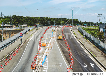幹線道路の橋梁4車線化工事 埼玉県道27号東松山鴻巣線 2023.07　b-2 フィルム調 104886014