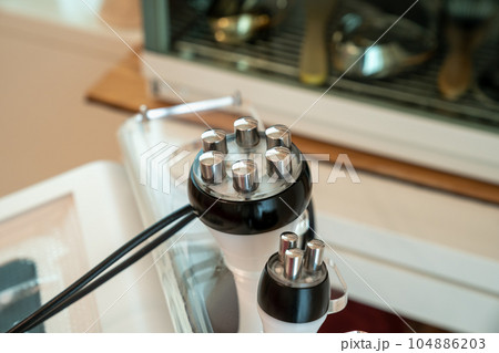 エステ風景 美顔器 エステ風景 美顔器 104886203