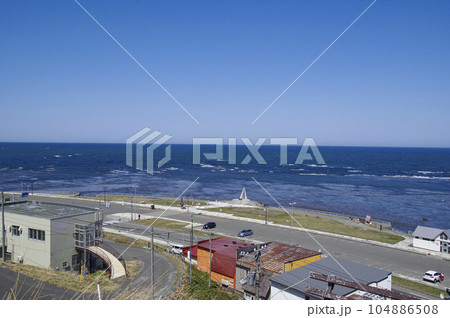 宗谷岬灯台から見た日本最北端の地の碑 104886508