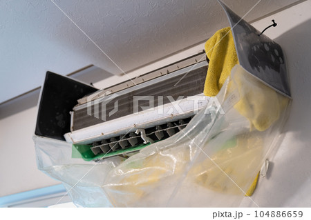 プロが行うエアコンクリーニング 104886659