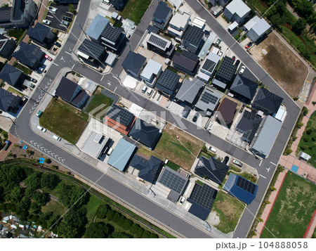 航空撮影した新築の住宅街の全景風景	 104888058