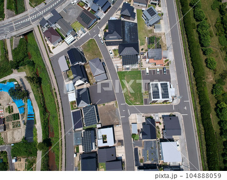 航空撮影した新築の住宅街の全景風景	 104888059
