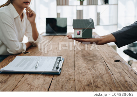 Real estate company to buy houses and land are delivering keys and houses to customers after agreeing to make a home Real estate company to buy houses and land are delivering keys and houses to customers after agreeing to make a home 104888065