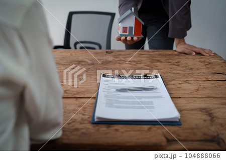 Real estate company to buy houses and land are delivering keys and houses to customers after agreeing to make a home Real estate company to buy houses and land are delivering keys and houses to customers after agreeing to make a home 104888066