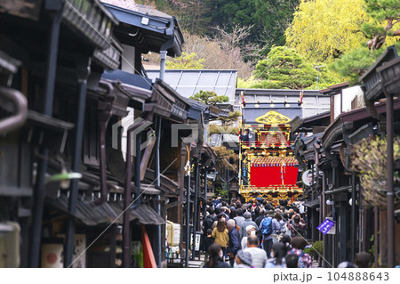 220415雨の高山祭イラスト5g180 104888643