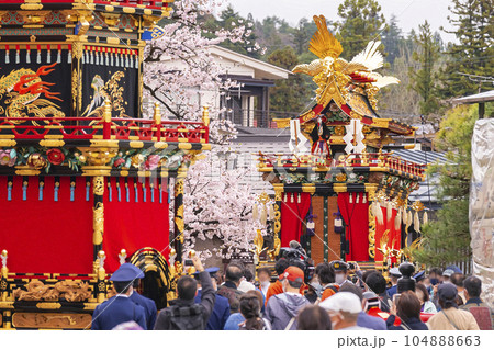 220415雨の高山祭イラスト5g097-2 104888663