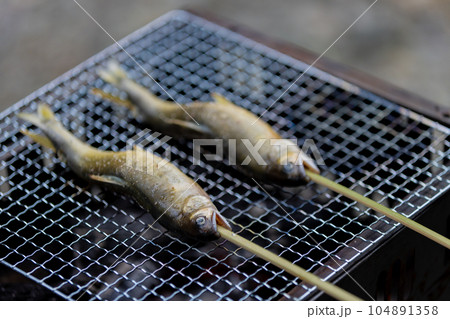 鮎の串焼き 鮎の串焼き 104891358