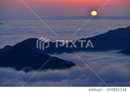 岩屋山の雲海 104892146