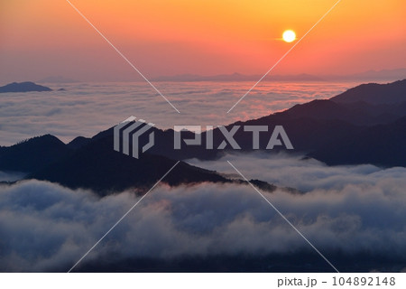 岩屋山の雲海 岩屋山の雲海 104892148