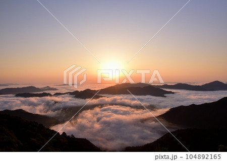 岩屋山の雲海 104892165