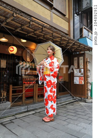 着物姿の外国人女性 104892911
