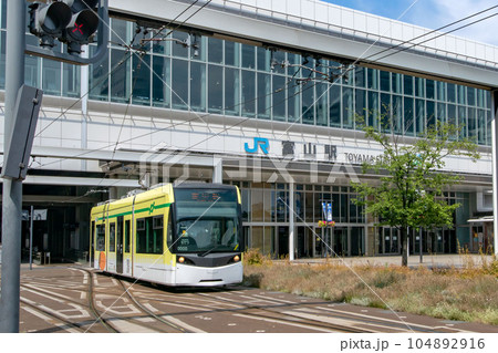 富山市の路面電車と富山駅 富山市の路面電車と富山駅 104892916