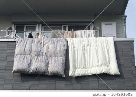布団干し ベランダ  布団干し ベランダ  104893008