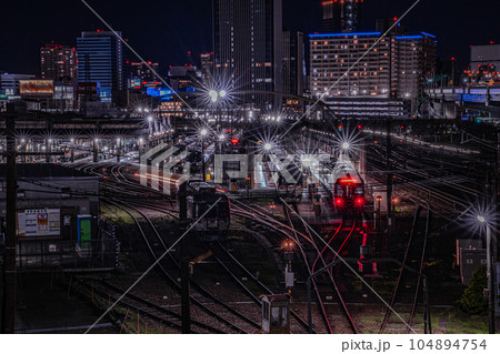 夜の車庫 104894754