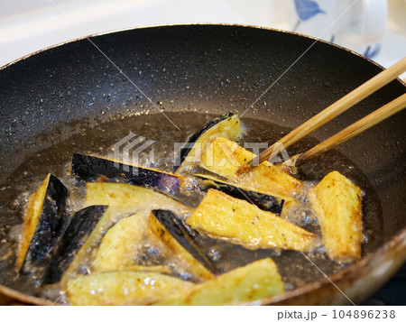 茄子の唐揚げ 104896238