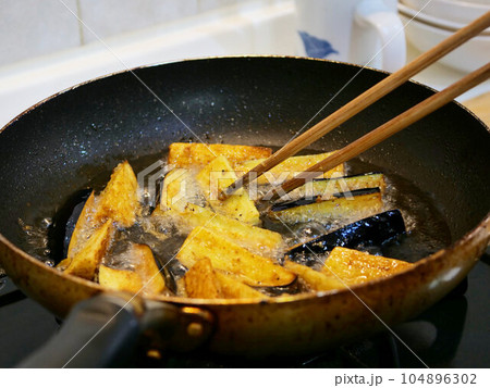 茄子の唐揚げ 104896302