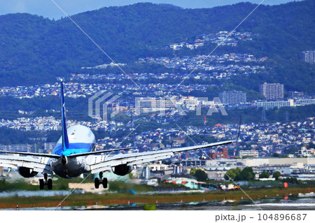 大阪国際空港 ANA 飛行機 着陸態勢 千里川尻 大阪国際空港 ANA 飛行機 着陸態勢 千里川尻 104896687