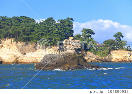【宮城県】松島の仁王島(島巡り観光船) 【宮城県】松島の仁王島(島巡り観光船) 104896932