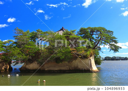 【宮城県】晴天下の松島五大堂 104896933