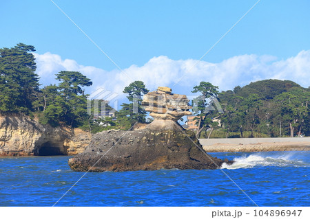 【宮城県】松島の仁王島（島巡り観光船） 104896947