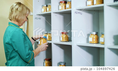 Laboratory research of corn seeds. samples of different species, varieties of selection corn. laboratory for the analysis and diagnosis of grain from the field. the cultivation of corn. Laboratory research of corn seeds. samples of different species, varieties of selection corn. laboratory for the analysis and diagnosis of grain from the field. the cultivation of corn. 104897426