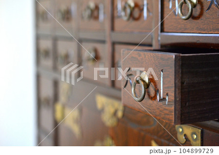 中国・韓国の木の薬箱 104899729