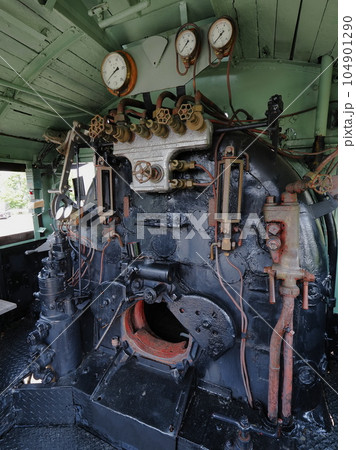 笠戸島に保存されているD51の運転室(山口県下松市) 笠戸島に保存されているD51の運転室(山口県下松市) 104901290