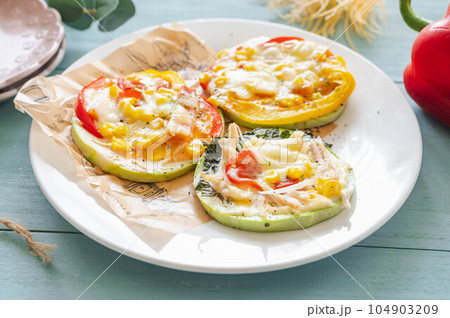 ズッキーニのピザ風 104903209