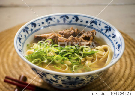 ソーキそば　沖縄郷土料理 104904525