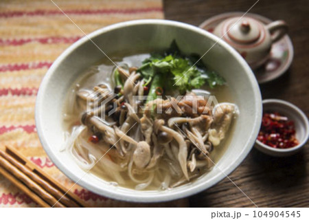 鶏肉のフォー　ベトナム料理 104904545