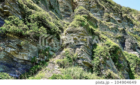 長崎県壱岐島の壱岐の土台石の断層 104904649