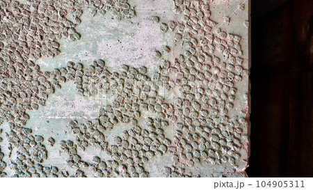 長崎県壱岐にある黒崎砲台跡の壁の模様 104905311