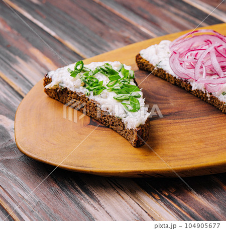 pieces of bread with delicious lard with red and green onions 104905677