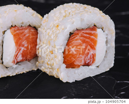 Japanese sushi rolls with salmon in rice and sesame 104905704
