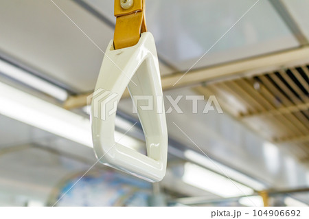 【イメージ素材】電車車内のつり革(JR仙石線) 【イメージ素材】電車車内のつり革(JR仙石線) 104906692
