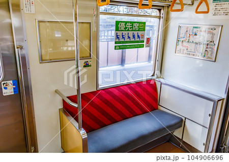 【イメージ素材】電車車内優先席(JR仙石線) 【イメージ素材】電車車内優先席(JR仙石線) 104906696