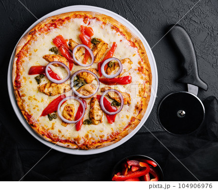 Fresh barbecue chicken pizza with vegetables 104906976