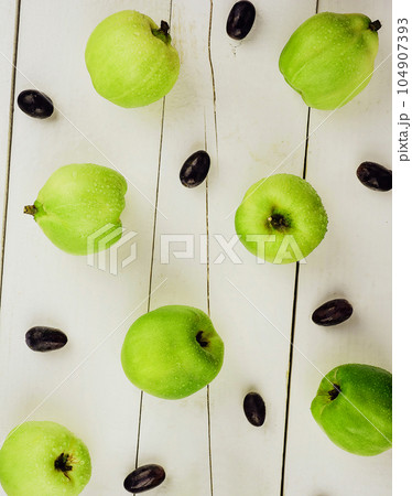 Ripe green quince fruits on wood Ripe green quince fruits on wood 104907393