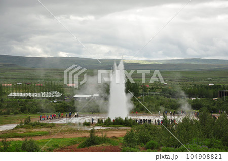Aerial view of group of people around the Strokkur geyser in Iceland 104908821