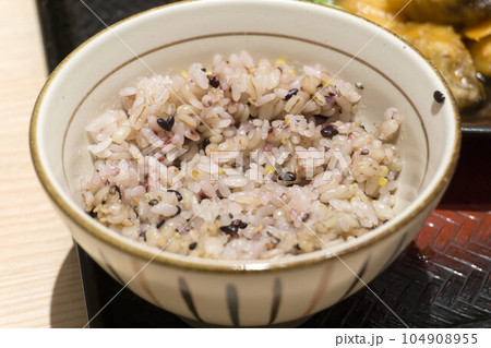 十六穀米御飯 104908955