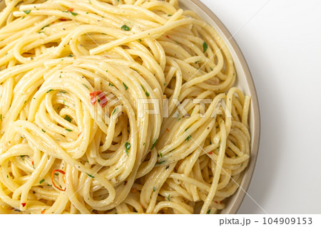 Aglio e olio on a white background 104909153