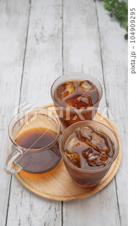 氷の入ったアイスコーヒー 104909295