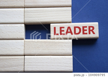 Leader symbol. Concept word Leader on wooden blocks. Beautiful deep blue background. Business and Leader concept. Copy space. 104909795