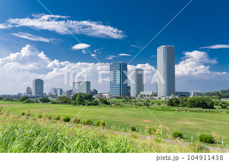 《東京都》二子玉川の街並み・タワーマンションの風景 104911438