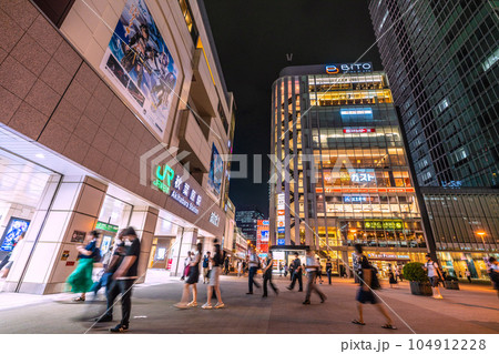 日本の東京都市景観 7月。秋葉原駅や駅前の「BiTO AKIBA PLAZA」などを望む＝10日 104912228