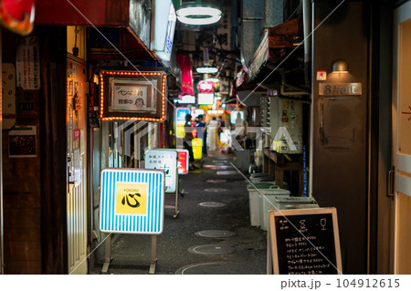 《東京都》路地裏飲み屋街・大井町駅前 104912615