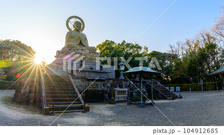 夕焼けと仏壇風景　　蓮華院誕生寺奥之院（れんげいんたんじょうじ）(玉名市) 104912685